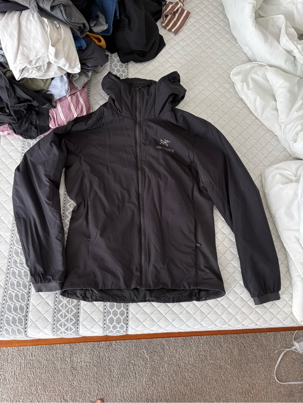 Arc'teryx Black Men Hooded Jacket Atom LT